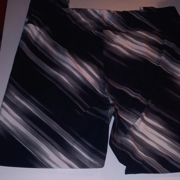 TC2 LuLaRoe Leggings - Picture 2 of 8